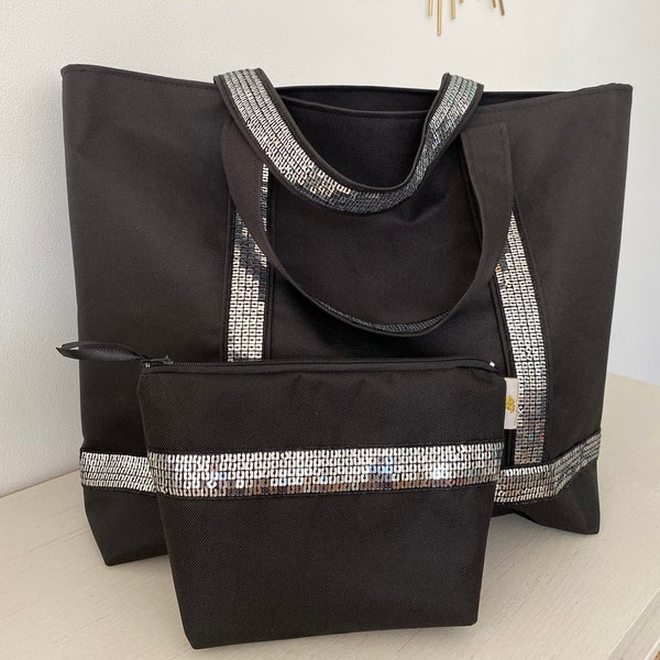 sac de plage, de course, shopping, style Vanessa Bruno avec un tissu noir, sequins argentés avec sa pochette assortie