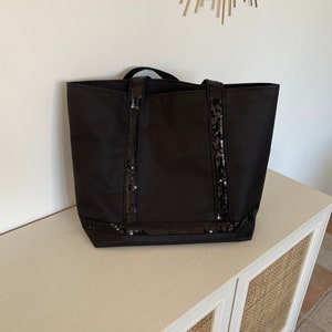 bolso de playa, bolso de correr, bolso de compras, estilo Vanessa Bruno, con tela negra, lentejuelas negras con su bolsita a juego. imagen 3