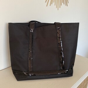 bolso de playa, bolso de correr, bolso de compras, estilo Vanessa Bruno, con tela negra, lentejuelas negras con su bolsita a juego. imagen 2