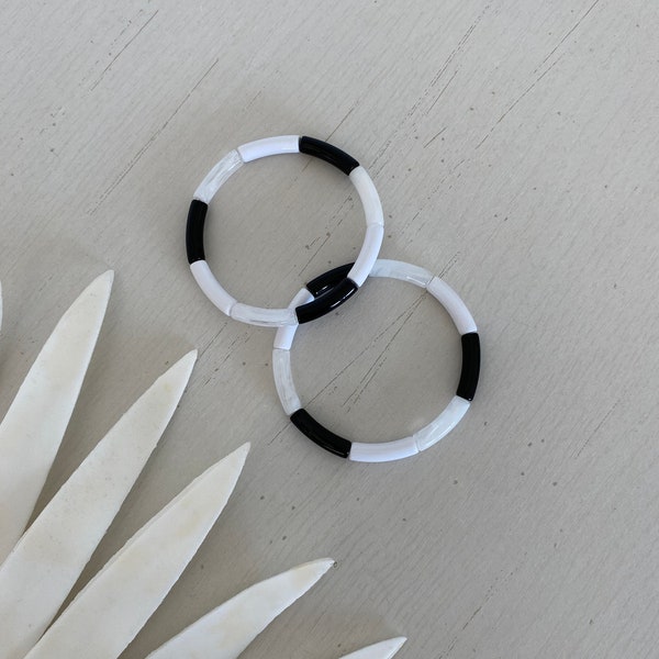 Bracelet femme élastique/ jonc/ perle tube incurvé résine / chic/moderne, noir et blanc