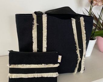 sac de plage, de course, sac à main, style Vanessa Bruno,  tissu noir avec des franges avec sa pochette plate assortie