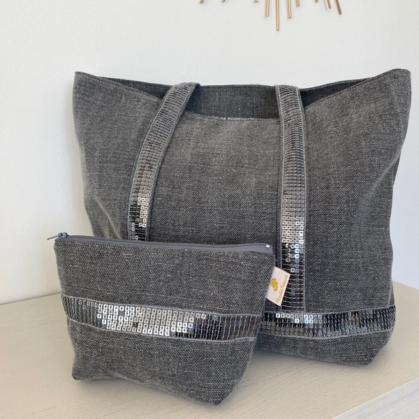 sac de plage, de course, shopping, style Vanessa Bruno avec un tissu gris façon lin, sequins gris avec sa pochette assortie