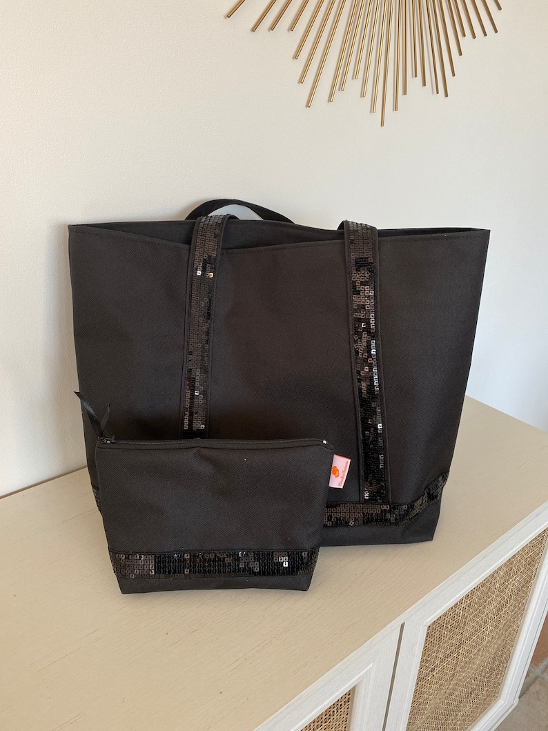 bolso de playa, bolso de correr, bolso de compras, estilo Vanessa Bruno, con tela negra, lentejuelas negras con su bolsita a juego. imagen 1