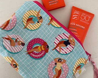 pochette de sac ou trousse de maquillage, avec un tissu spécial été/piscine/bouée/maillot de bain