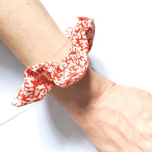 Hair scrunchie, women&#39;s scrunchie, coral organic cotton scrunchie, hair accessory, exclusive print