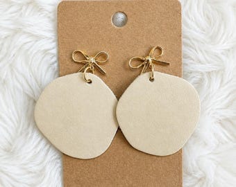 Handmade Genuine Leather & Gold Bow Stud Earrings – Cream