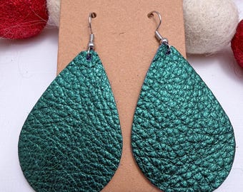 Handmade Genuine Leather Earrings – Emerald green