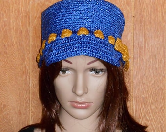 Casquette faite au crochet en raphia bleu