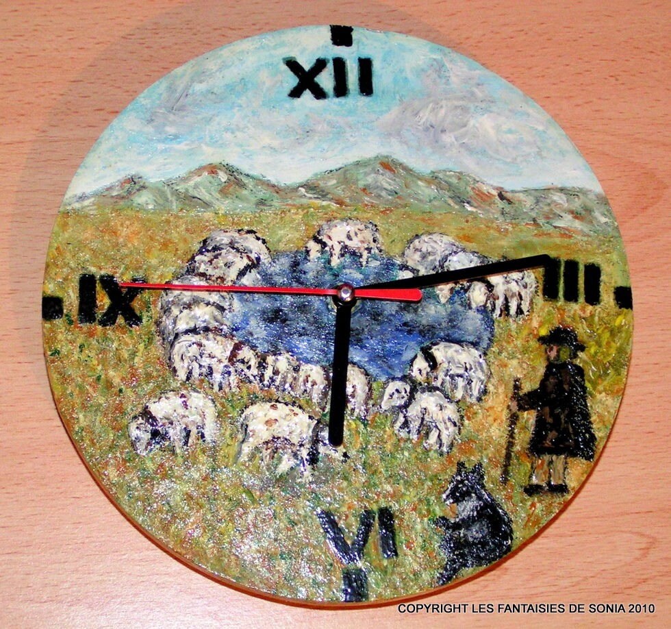 Horloge Ronde en Bois Peinte Moutons