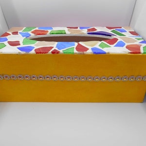 Verzierte Taschentuchbox aus Holz