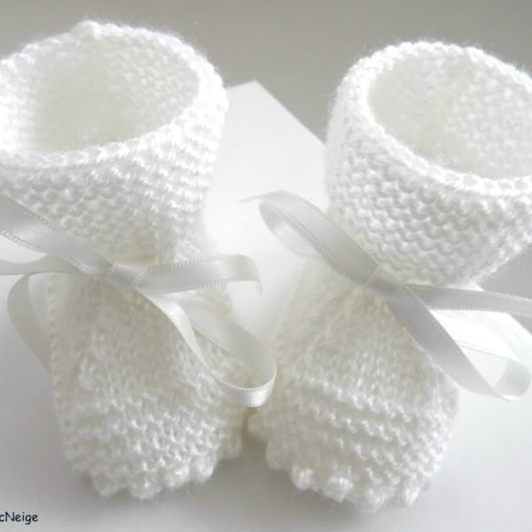 Chaussons bébé Naissance tricotes main tricot bebe ruban ivoire, bb fille ou garcon, SANS liseré haut, mousse-crans bb SUR COMMANDE