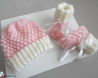 Bonnet et chaussons bébé NAISSANCE en laine tricot bébé rose et écru tricot bebe fille réalisés en tricot bb fait main modèle sur COMMANDE