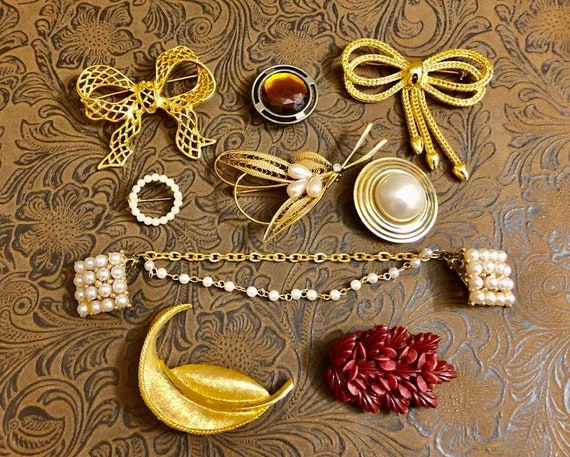 Vintage Assortment Brooches                     1… - image 1
