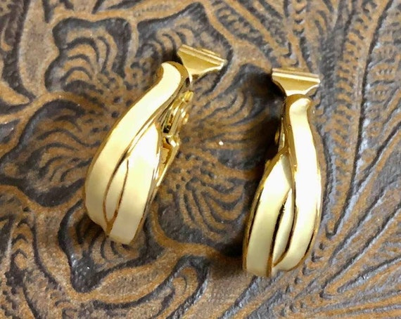 Vintage MONET Earrings                             614 View 6