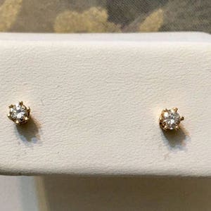 Vintage 14K Gold .34cttw Diamond Earrings  017