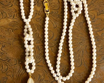 Vintage Faux Pearl Necklace          442