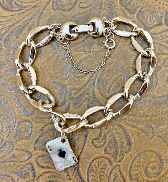 Bracelet Doré Avec Pendentif étoile Et Charms Par MONET - Occasion, Bon état D'usage