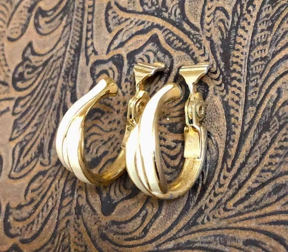 Vintage MONET Earrings                             614 View 5