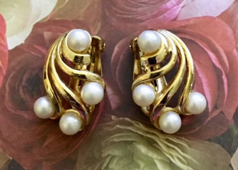 Vintage Crown Trifari Faux Pearl Earrings 540 image 1