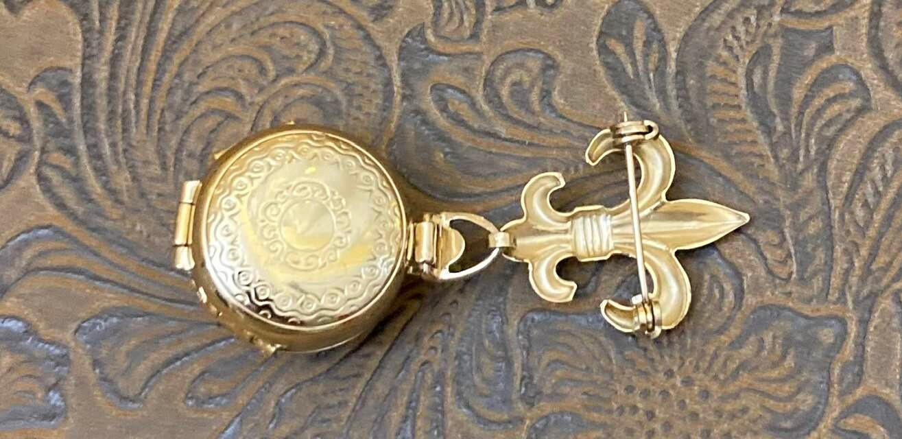 Coro Pegasus ロケットブローチ　ヴィンテージ ヴィンテージ コロ ペガサス シャトレーヌ ブローチ ピクチャー