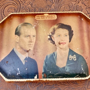 Vintage Biscuit Tin 1953 Coronation Souvenir of Queen Elizabeth II                228Q