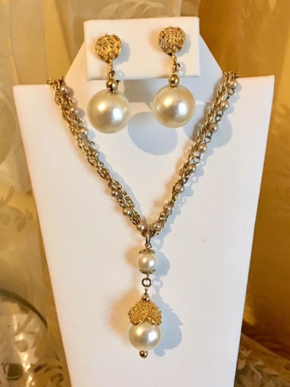 Vintage Coro Faux Pearl Necklace and Earring Set … - image 2