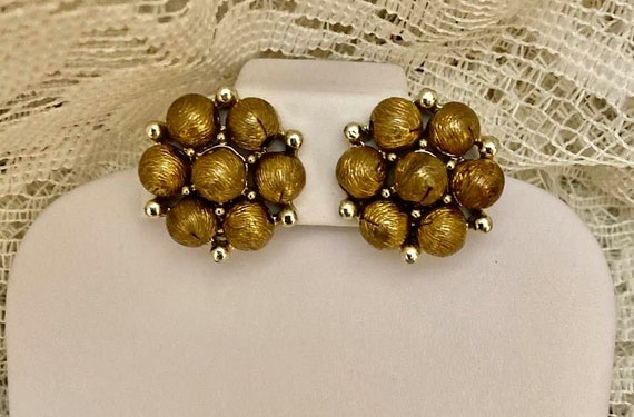 Vintage Lisner Clip Earrings                     … - image 2