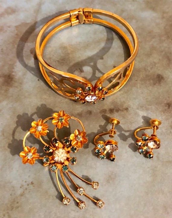 Vintage Bugbee /& Niles Bracelet and Earring Set Floral Goldtone