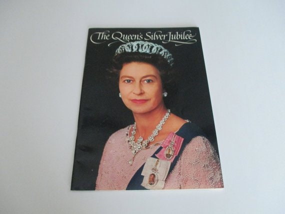 Vintage Silver Jubilee of Queen Elizabeth II Broo… - image 9