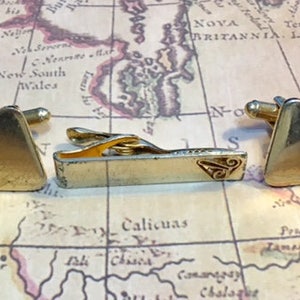 Vintage Gold Tone Cuff Link and Tie Bar Set              994