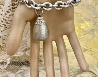 Pulsera vintage Napier con dije de campana 124