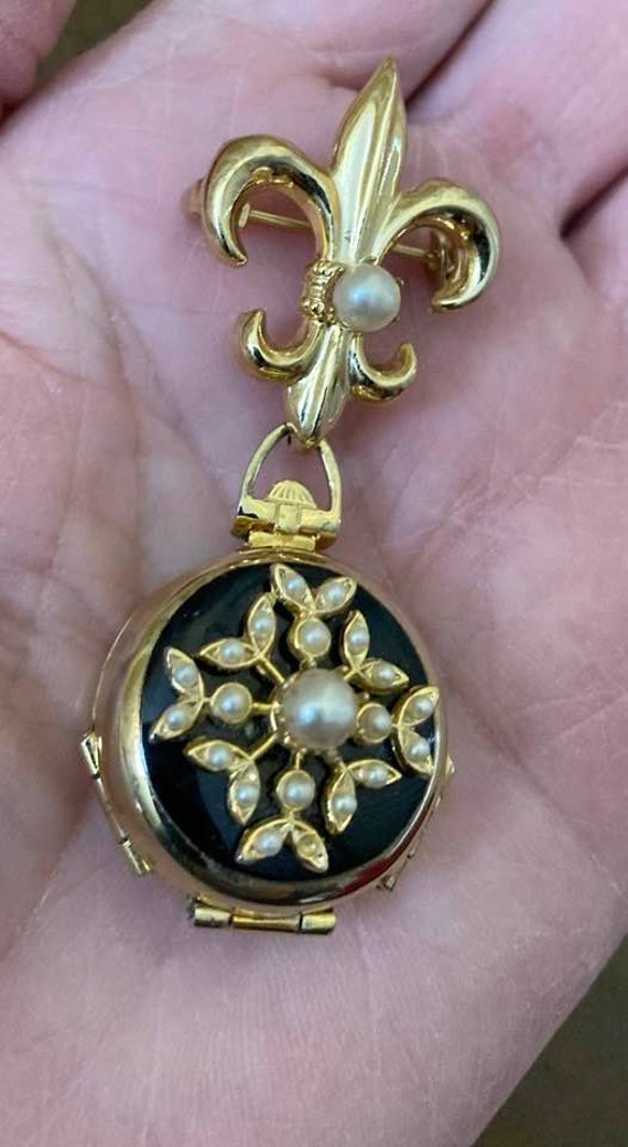 Coro Pegasus ロケットブローチ　ヴィンテージ Vintage Coro Pegasus Chatelaine Brooch Picture Locket C268 - Etsy