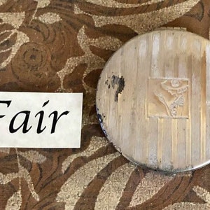 Vintage Tre-Jur Powder Compact            237
