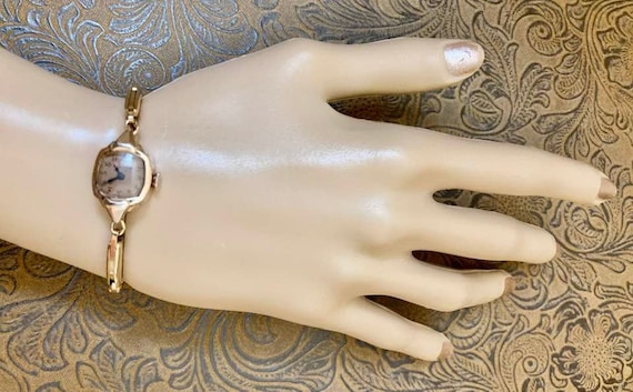 Vintage Ladies Bulova 14K Gold Filled Watch      … - image 3