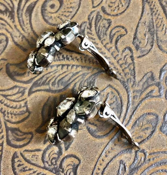 Vintage Kramer Rhinestone Earrings               … - image 10