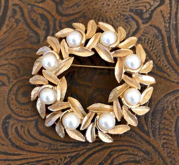 Vintage Faux Pearl Brooch by Avon               1… - image 1