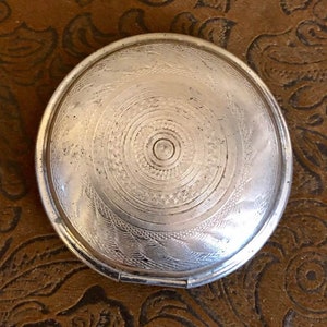 Vintage Richard Hudnut Powder Compact        244