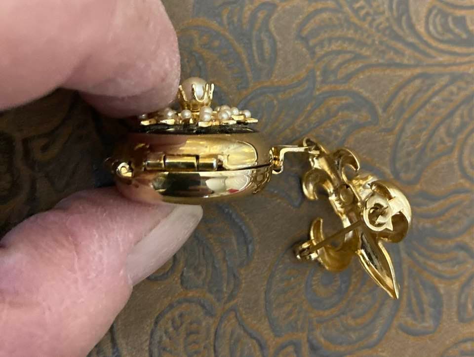 ヴィンテージ コロ ペガサス シャトレーヌ ブローチ ピクチャー