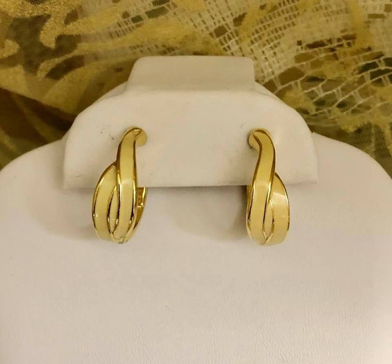 Vintage MONET Earrings                             614