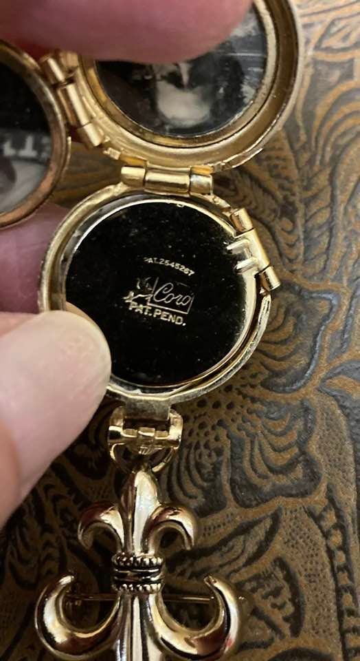 ヴィンテージ コロ ペガサス シャトレーヌ ブローチ ピクチャー