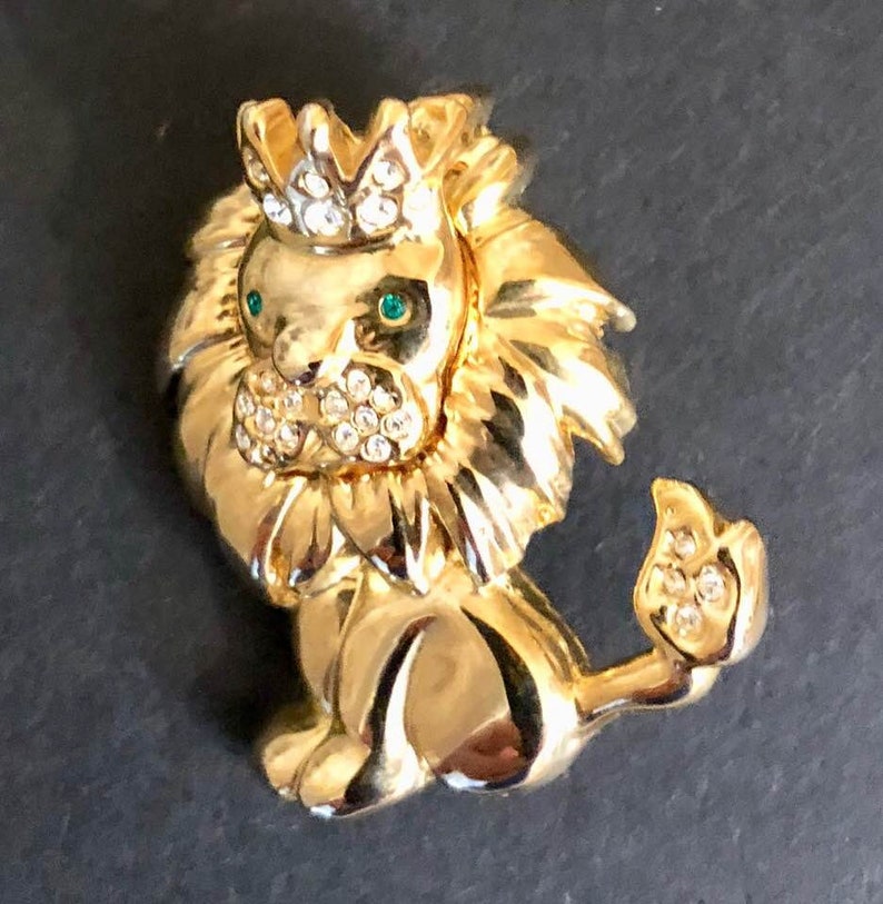The Vero Lion King Brooch