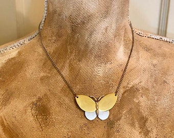 Vintage AVON Butterfly Necklace            419