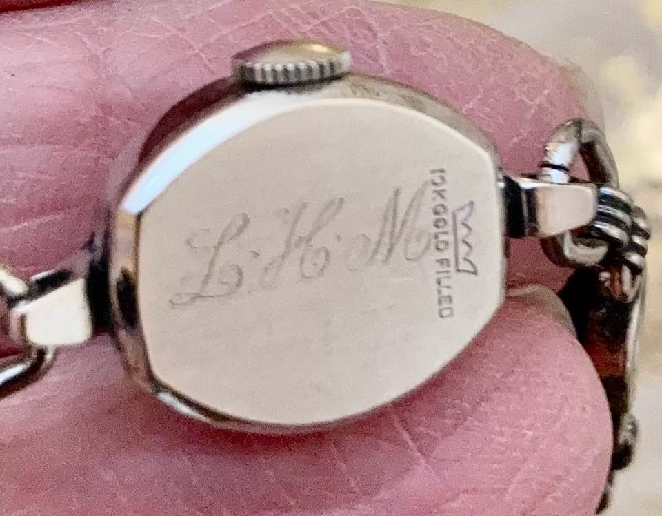 Vintage Lady Elgin 10K Gold Filled Watch With Scarab Band  display picture 3