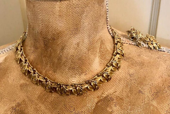 Vintage Coro Jewelry Set          762 - image 1