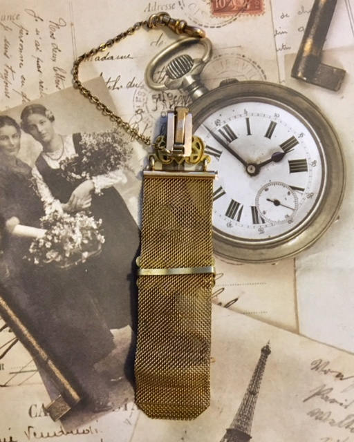 Vintage 1903 Gold Tone Mesh Ornate and Engraved Pocket Watch  display picture 3