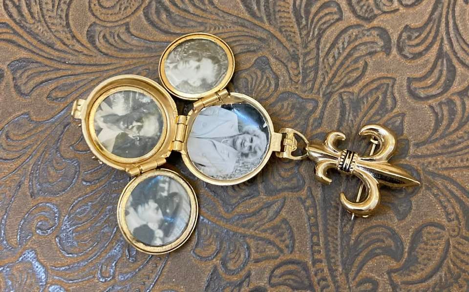 ヴィンテージ コロ ペガサス シャトレーヌ ブローチ ピクチャー