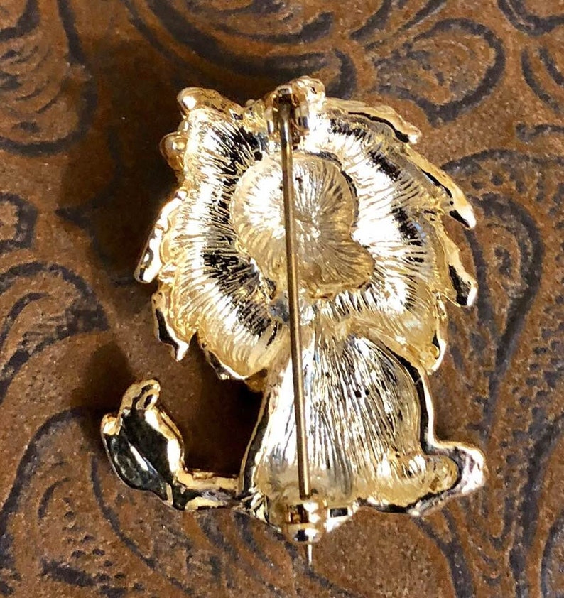 The Vero Lion King Brooch main image 1