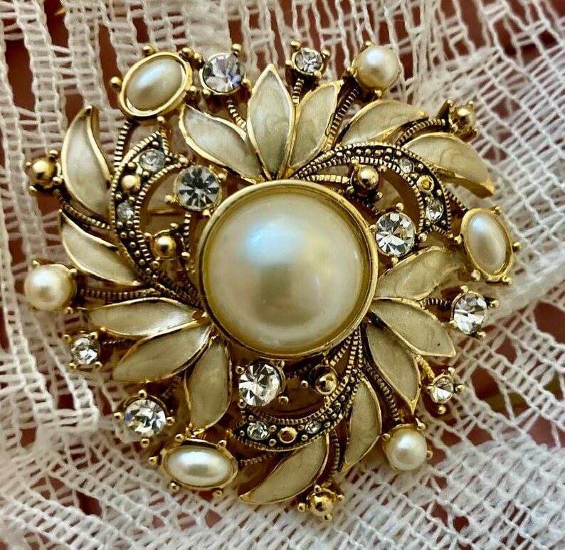 Vintage Monet Faux Pearl Brooch 780 image 5