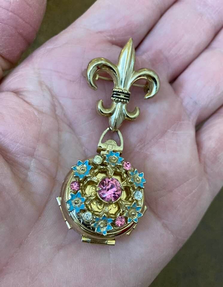 ヴィンテージ コロ ペガサス シャトレーヌ ブローチ ピクチャー