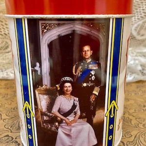 Vintage Souvenir of Queen Elizabeth II                    1203A